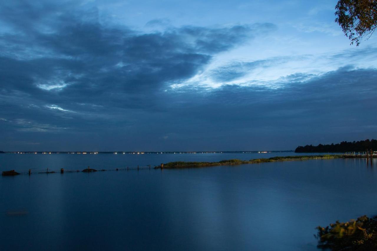 Water Scapes Hotel คุมาราคม ภายนอก รูปภาพ