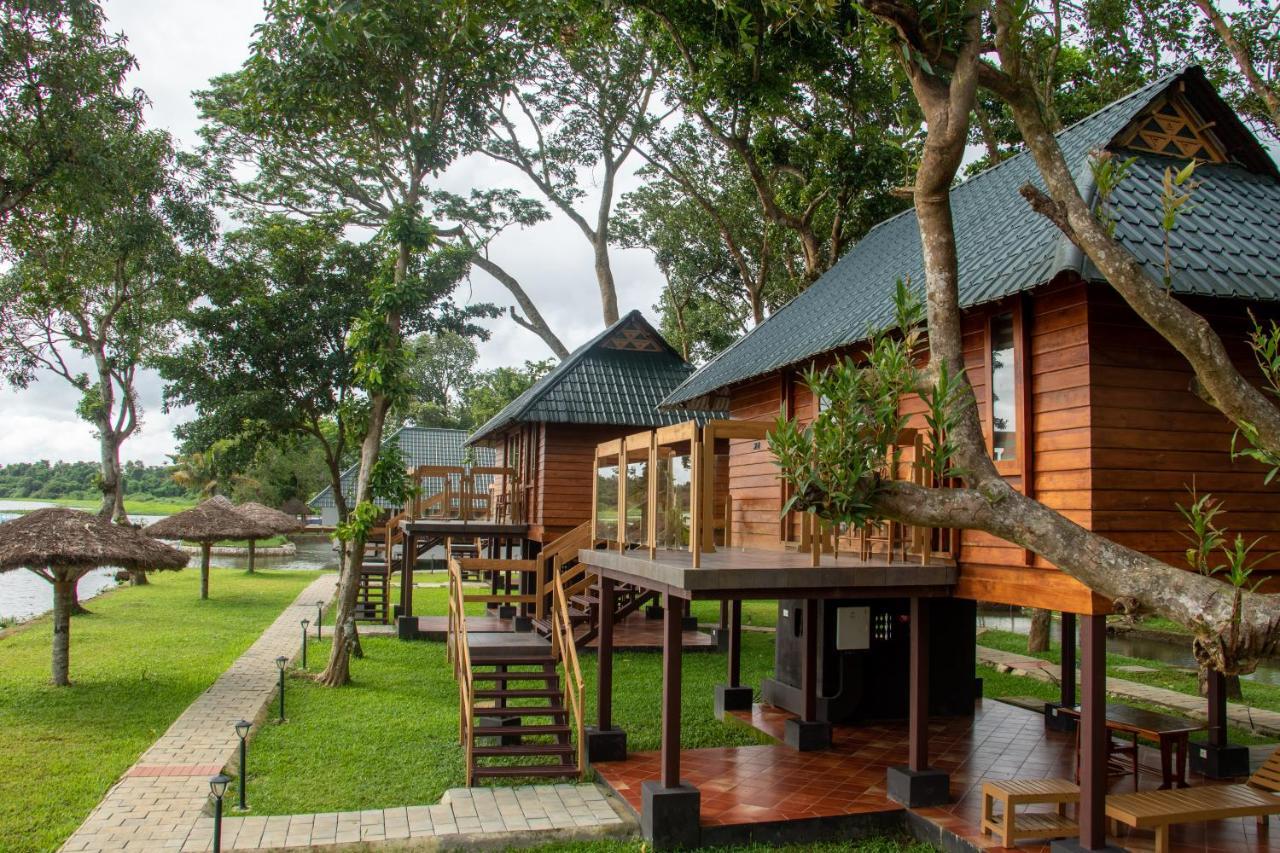 Water Scapes Hotel คุมาราคม ภายนอก รูปภาพ