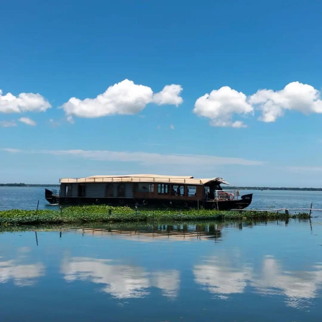 Water Scapes Hotel คุมาราคม ภายนอก รูปภาพ