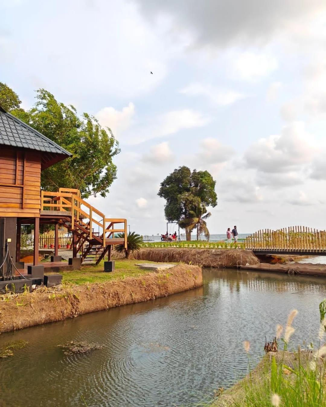Water Scapes Hotel คุมาราคม ภายนอก รูปภาพ