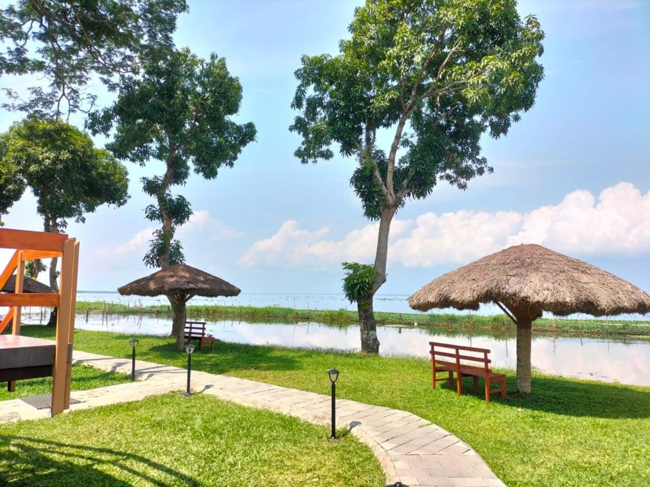 Water Scapes Hotel คุมาราคม ภายนอก รูปภาพ