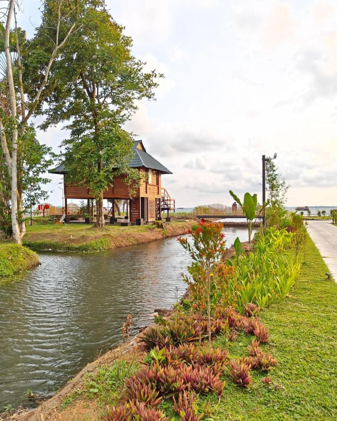 Water Scapes Hotel คุมาราคม ภายนอก รูปภาพ