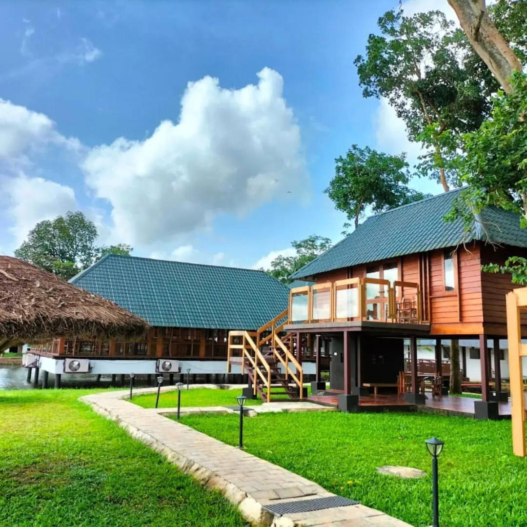 Water Scapes Hotel คุมาราคม ภายนอก รูปภาพ