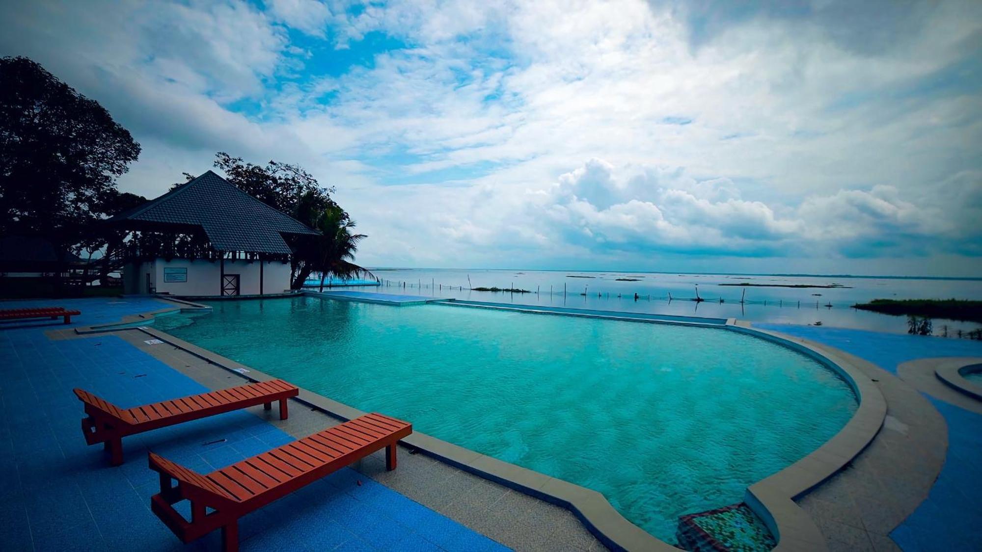Water Scapes Hotel คุมาราคม ภายนอก รูปภาพ
