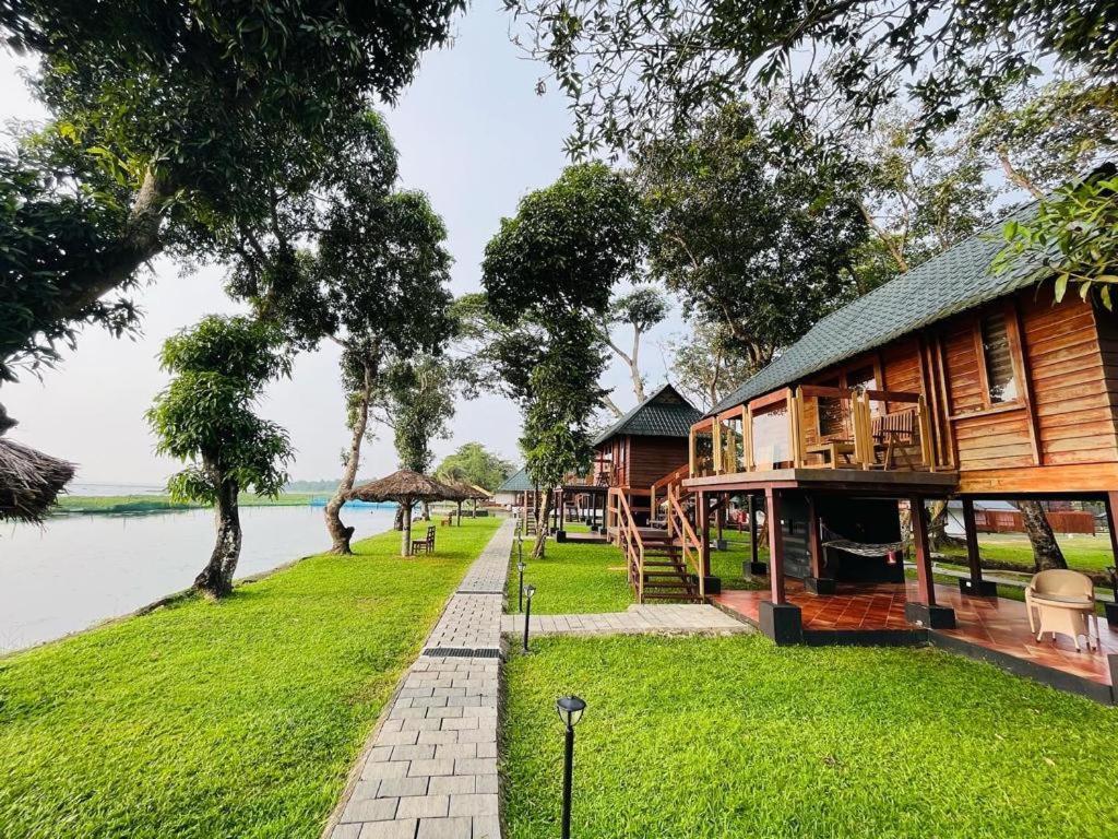 Water Scapes Hotel คุมาราคม ภายนอก รูปภาพ