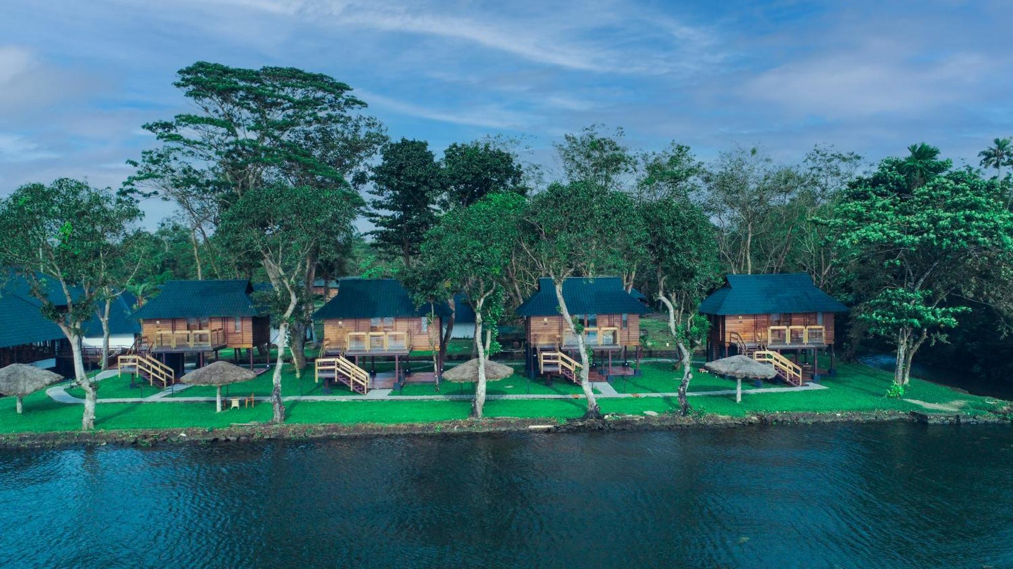 Water Scapes Hotel คุมาราคม ภายนอก รูปภาพ